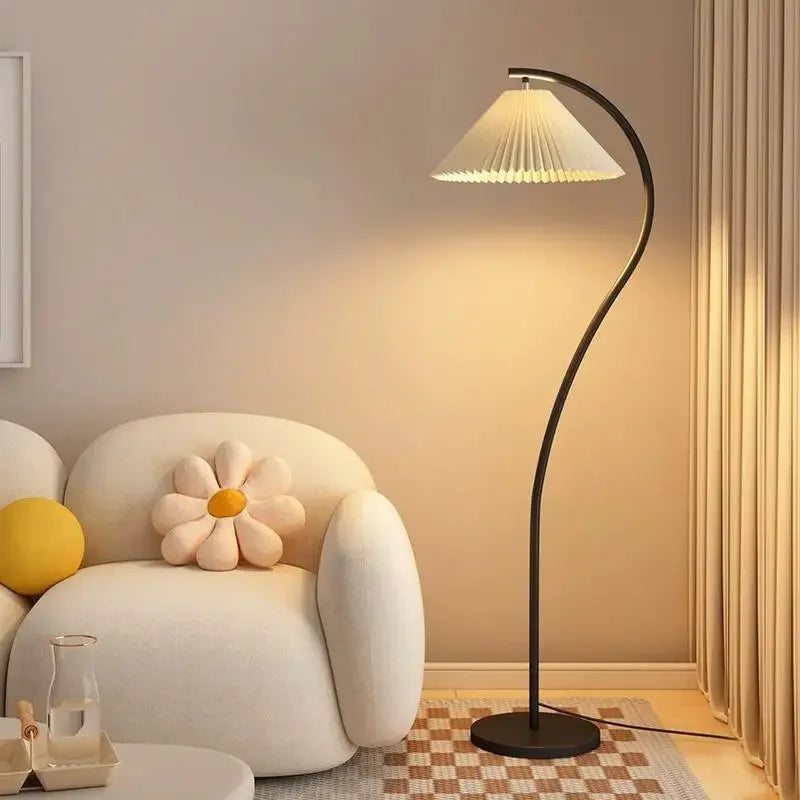 Moderne Vloerlamp met Geplooide Stoffen Kap en Verstelbare Arm – LED Verlichting voor Woonkamer en Kantoor