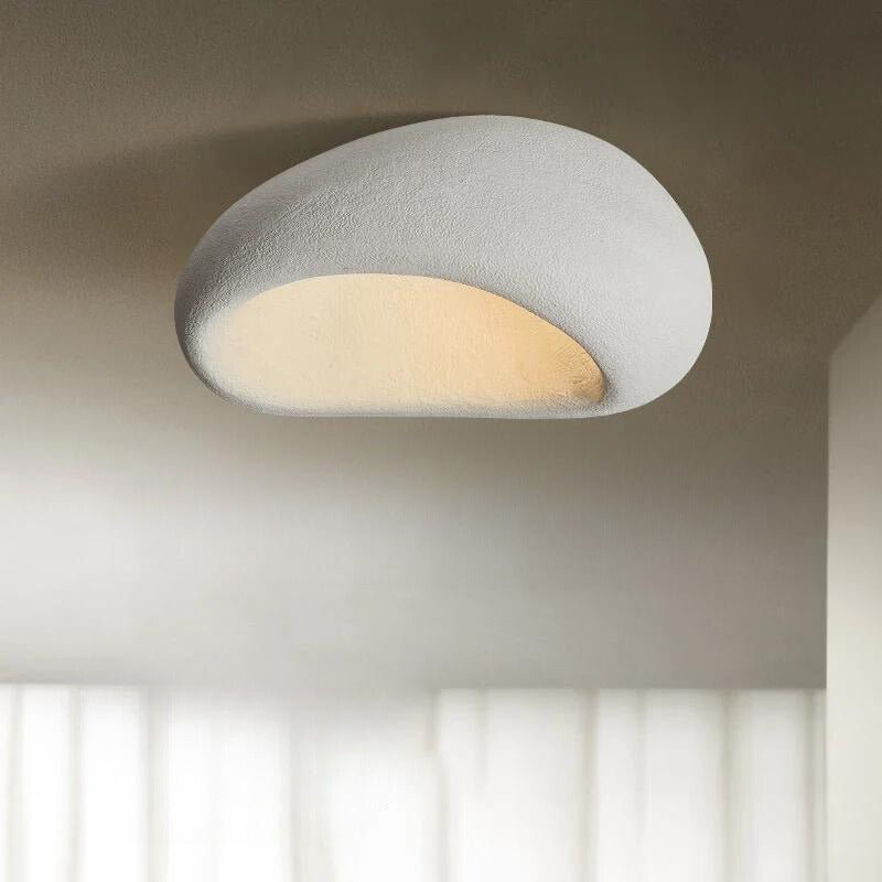 Wabi Sabi Plafondlamp – Sculpturaal Ontwerp in Hars en Metaal met Warm Wit Licht