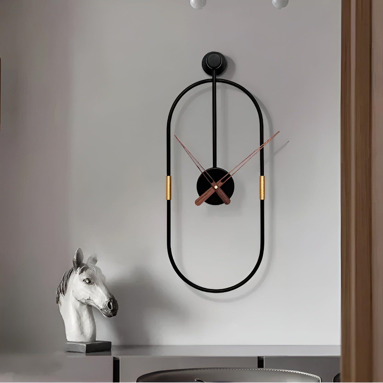 Minimalistische Wandklok van Metaal met Geometrisch Ontwerp – Stil Uurwerk voor Moderne Interieurs