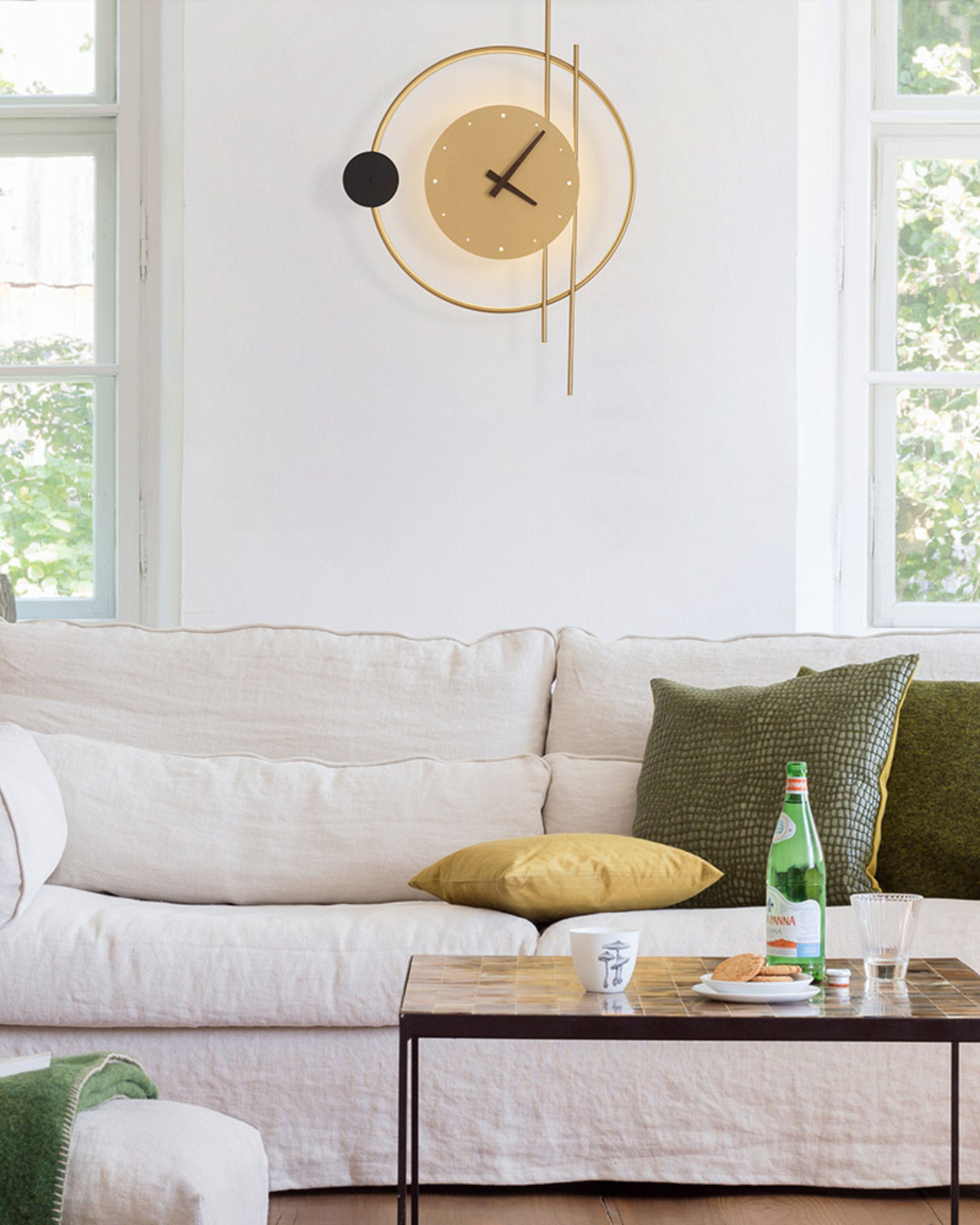 Éclipse Wandklok en Sfeerlamp – Minimalistisch Design in Goud of Zwart