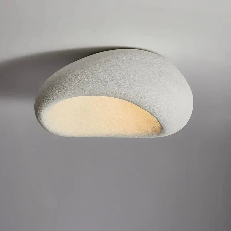 Wabi Sabi Plafondlamp – Sculpturaal Ontwerp in Hars en Metaal met Warm Wit Licht
