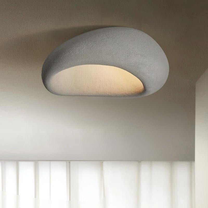 Wabi Sabi Plafondlamp – Sculpturaal Ontwerp in Hars en Metaal met Warm Wit Licht