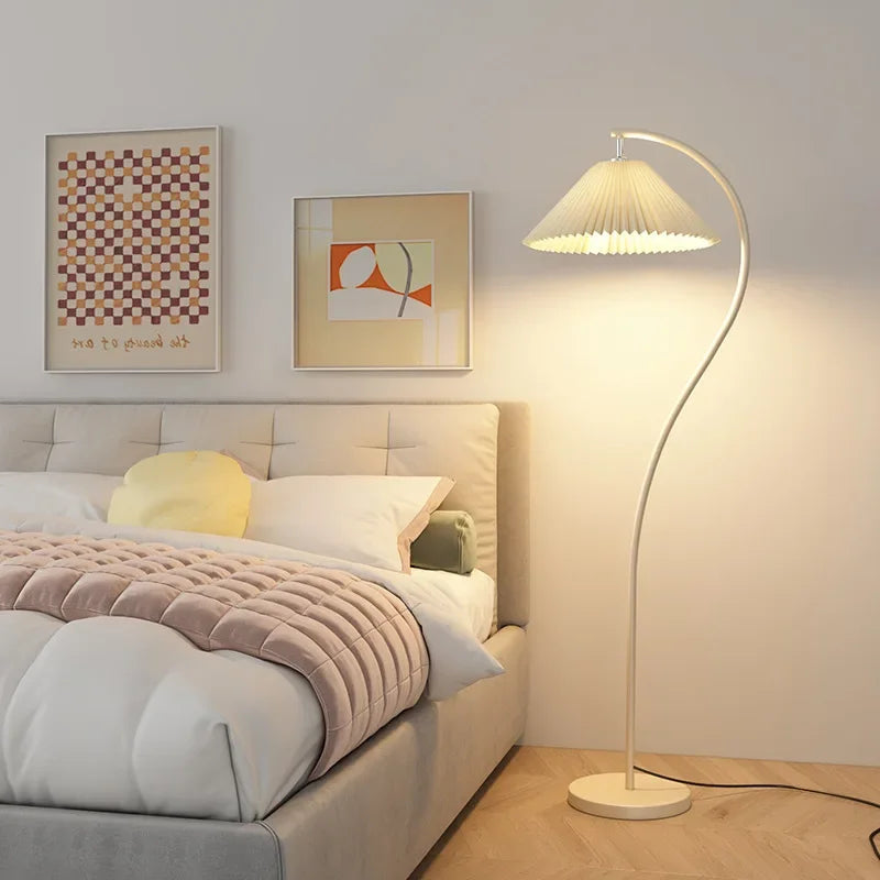 Moderne Vloerlamp met Geplooide Stoffen Kap en Verstelbare Arm – LED Verlichting voor Woonkamer en Kantoor