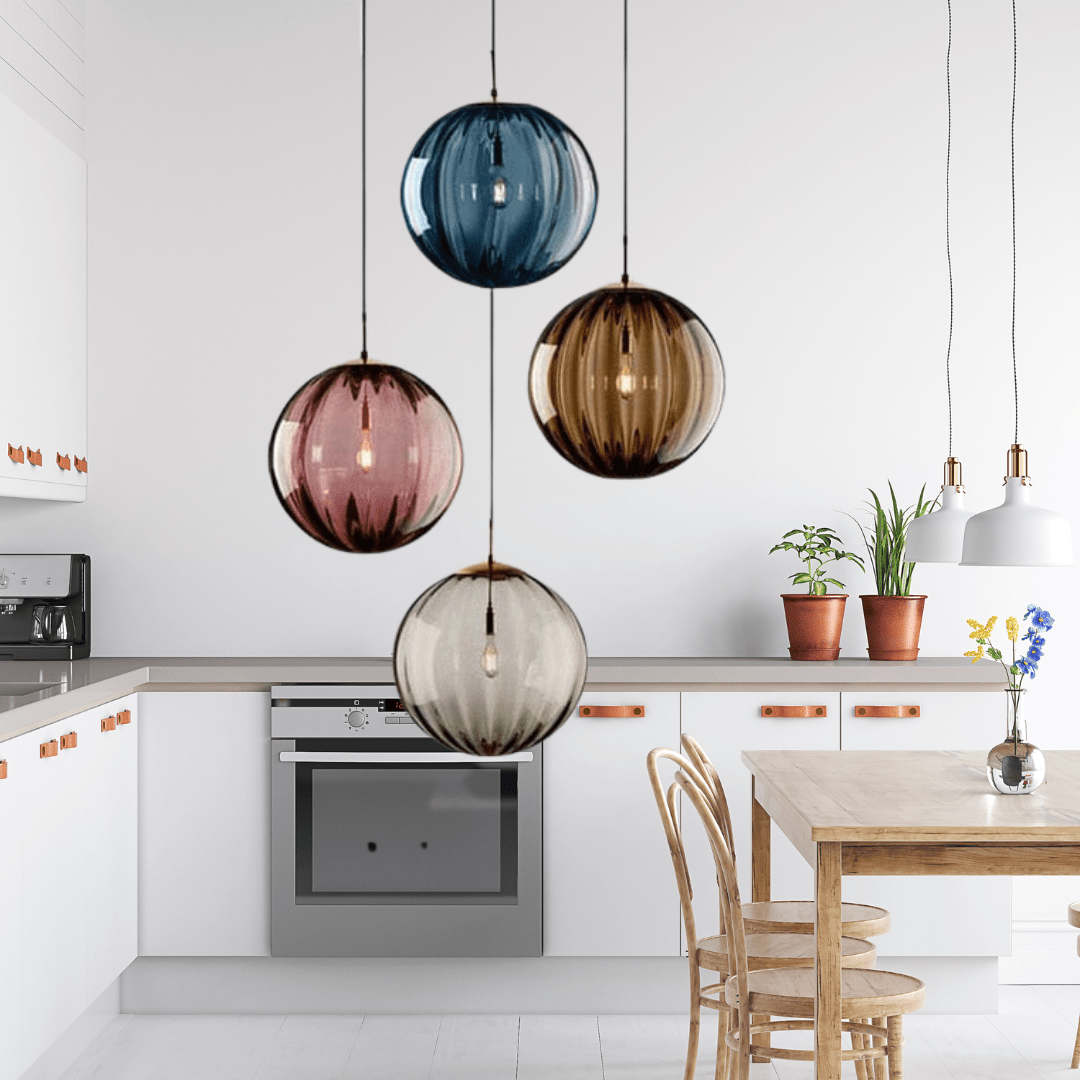 Glazen Bol Hanglamp met Warme Verlichting – Tijdloos Ontwerp voor Eetkamer en Slaapkamer