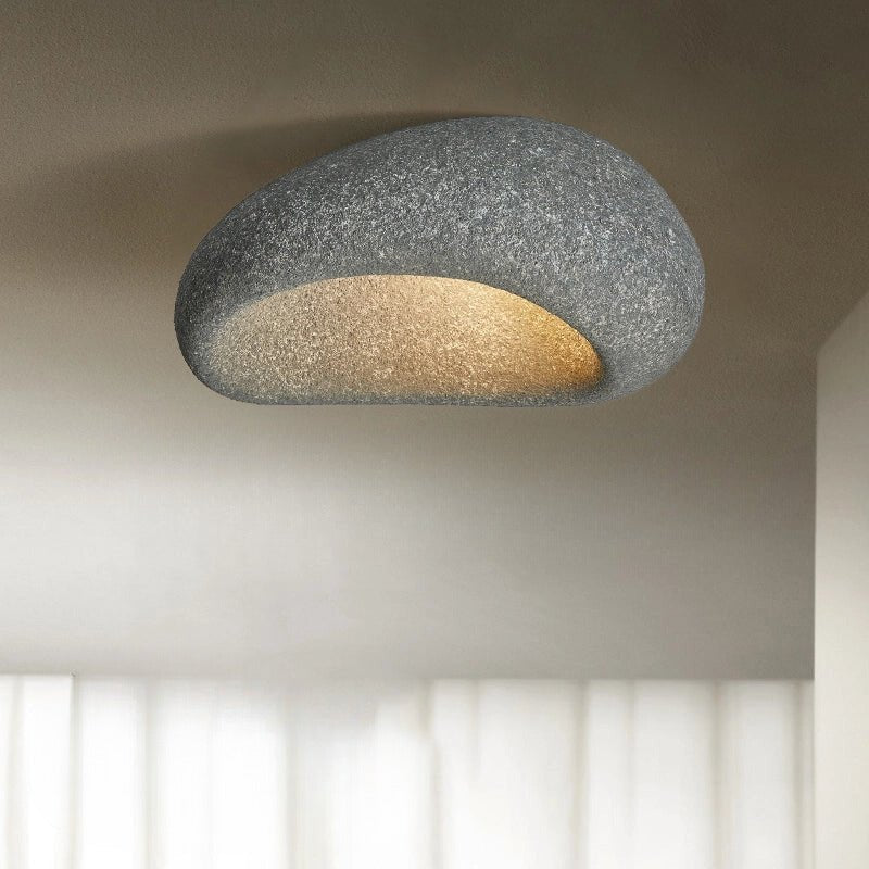Wabi Sabi Plafondlamp – Sculpturaal Ontwerp in Hars en Metaal met Warm Wit Licht