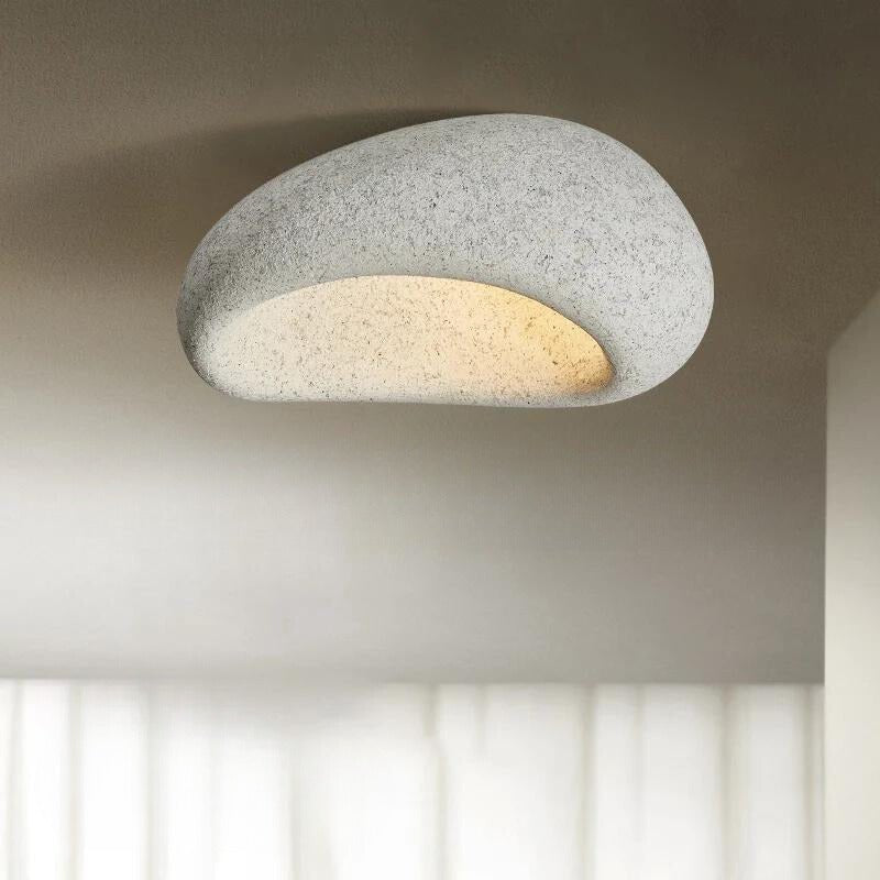 Wabi Sabi Plafondlamp – Sculpturaal Ontwerp in Hars en Metaal met Warm Wit Licht